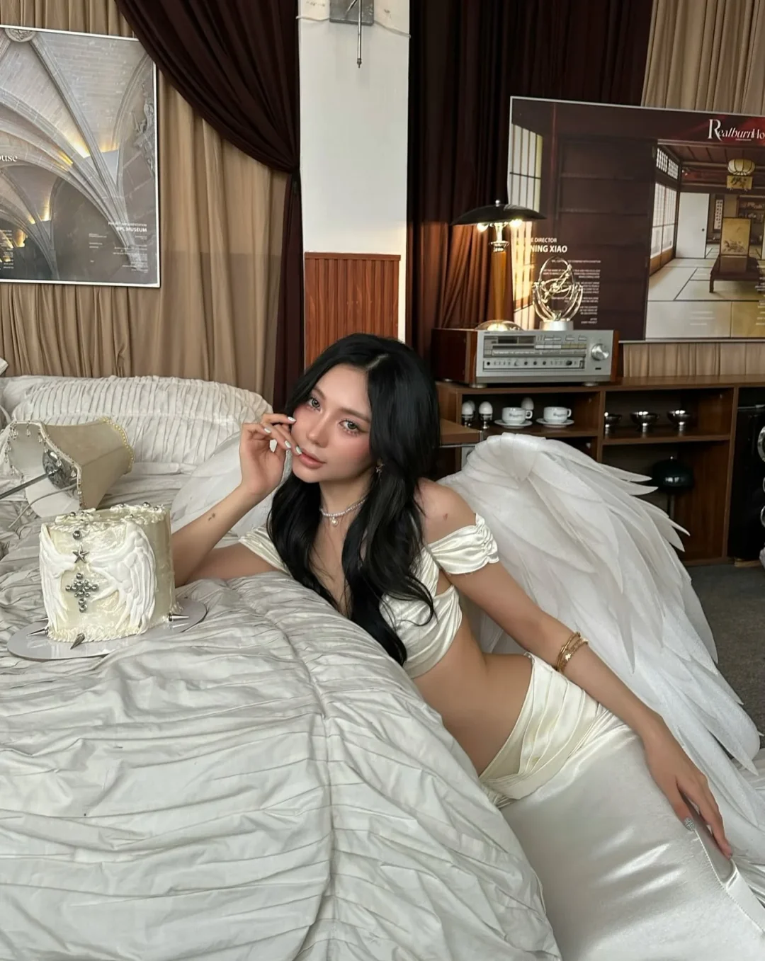 Photo 5 of Set đồ thiên thần satin trắng nữ