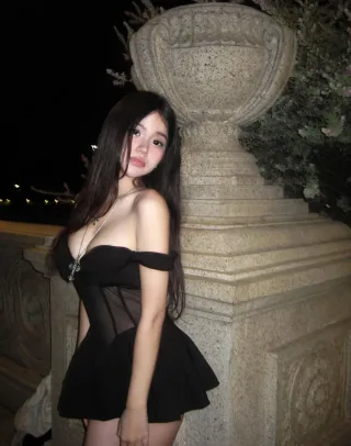 Ảnh 4 của Váy corset đen trễ vai Alley Dress
