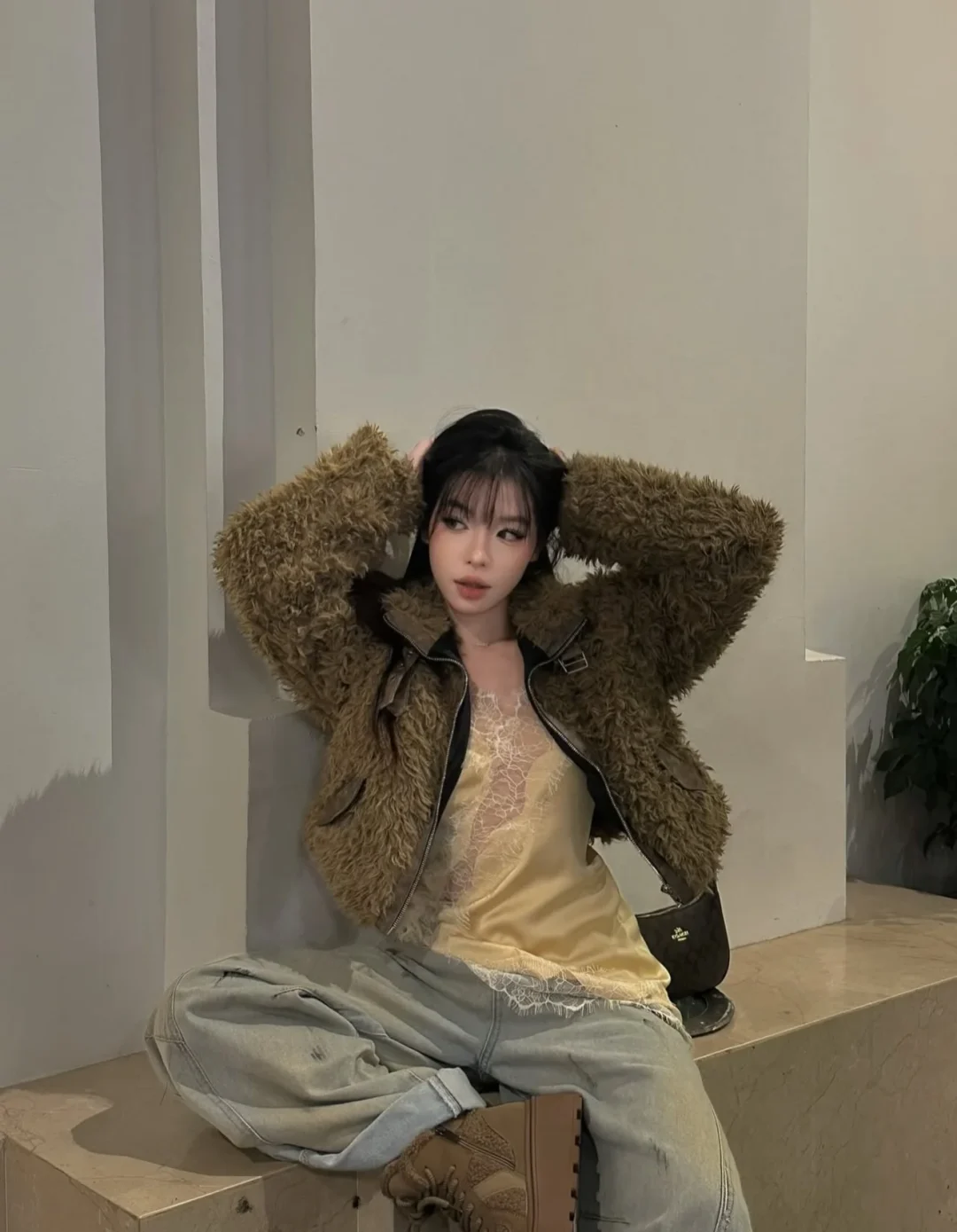 Photo 5 of Áo hai dây lụa vàng ren nữ size M