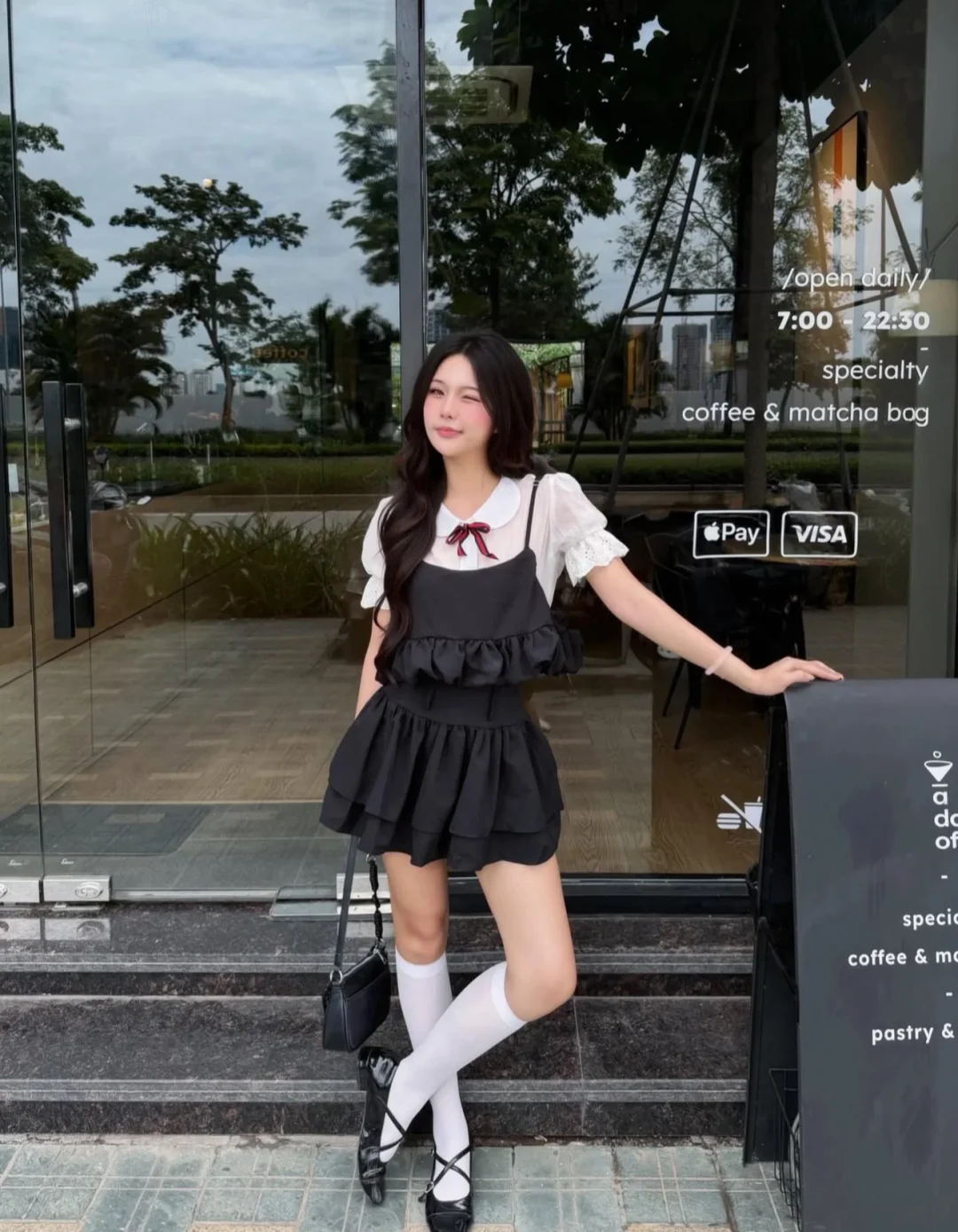Ảnh 4 của Váy babydoll đen hai dây nơ đỏ size M