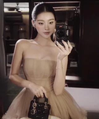 Photo 2 of Đầm tulle strapless corset be dự tiệc