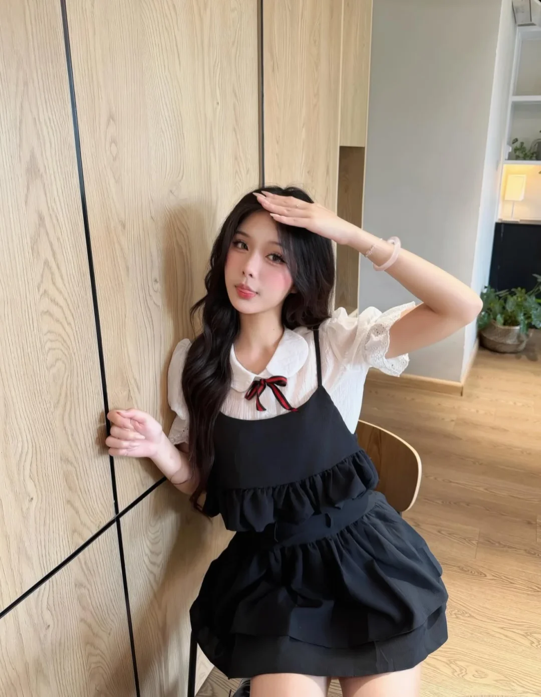 Ảnh 6 của Váy babydoll đen hai dây nơ đỏ size M