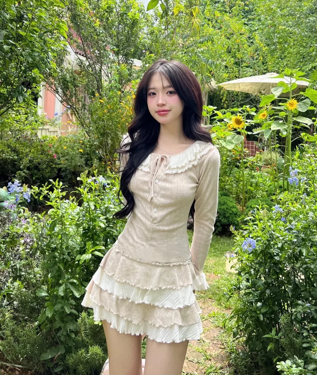 Photo 1 of Set áo váy bèo nhún tay dài màu kem