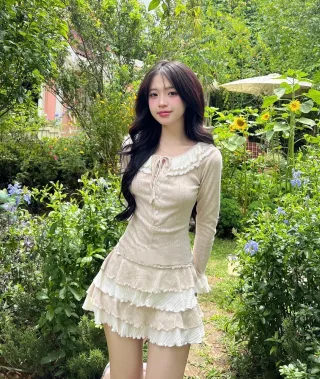 Photo 1 of Set áo váy bèo nhún tay dài màu kem