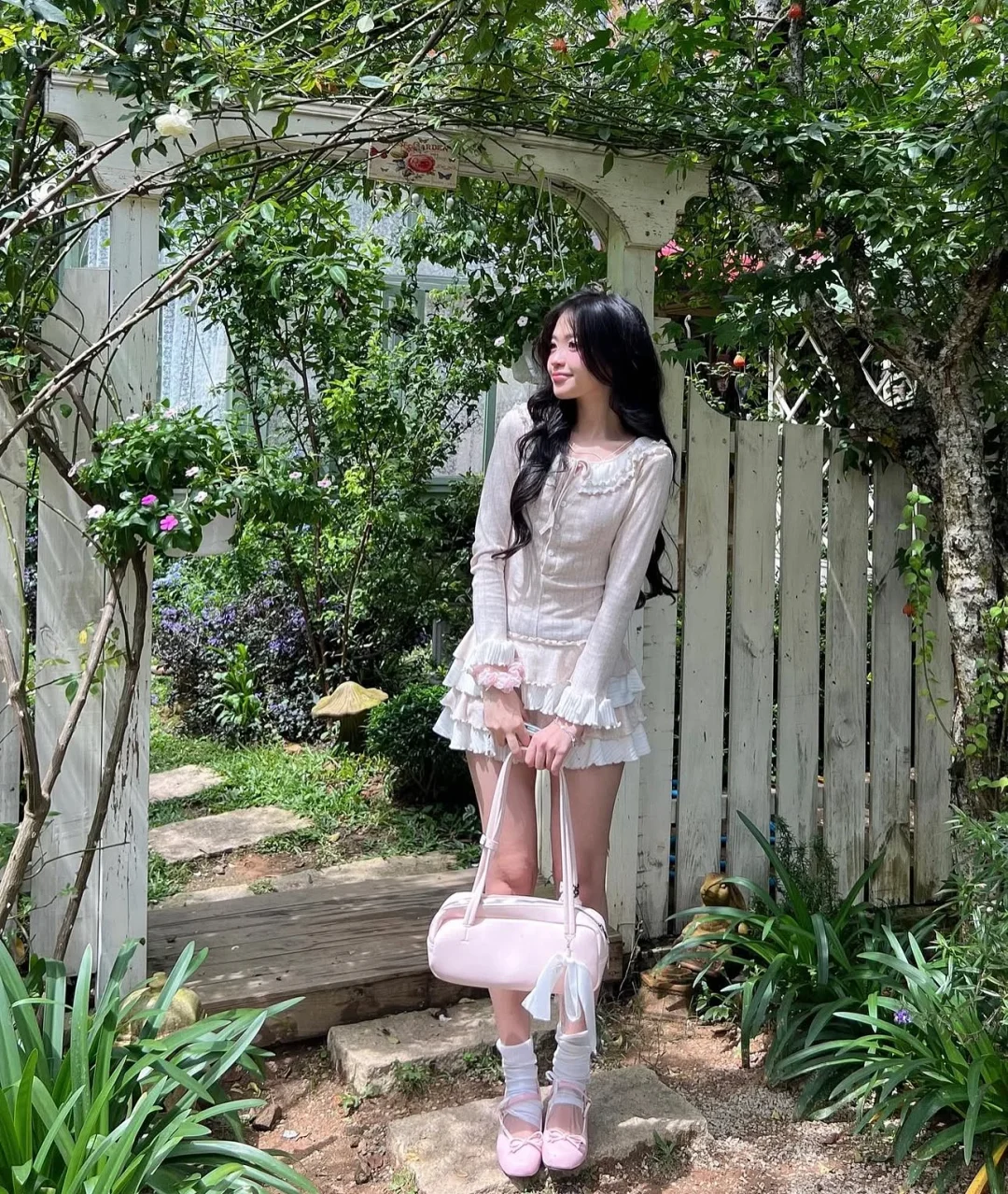 Photo 3 of Set áo váy bèo nhún tay dài màu kem