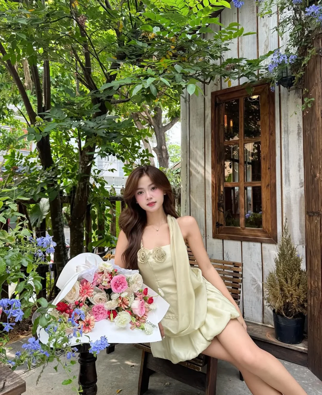 Photo 1 of Đầm Irin satin vàng nhạt nữ