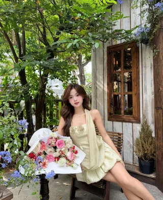 Photo 1 of Đầm Irin satin vàng nhạt nữ