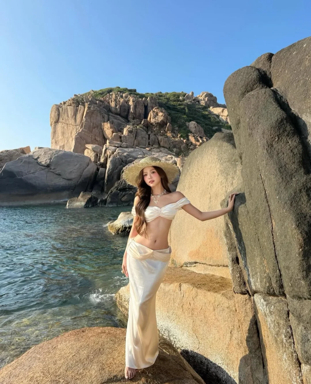 Ảnh 1 của Set croptop váy dài trắng size M