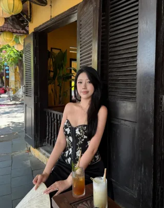 Photo 4 of Áo corset thêu hoa đen trắng size M