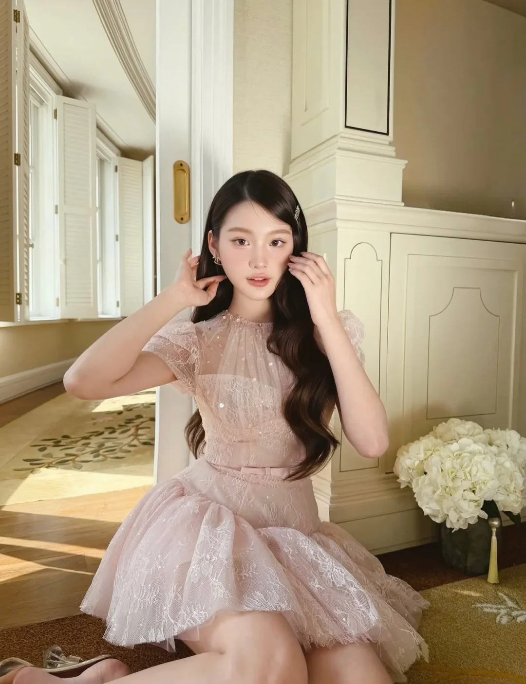 Photo 4 of Đầm ngắn ren hồng pastel size M