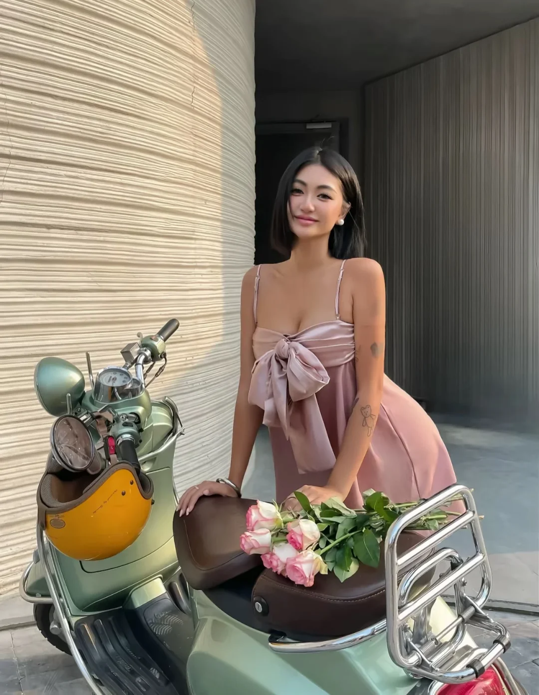 Ảnh 5 của Đầm ngắn hồng pastel nơ to lụa nữ