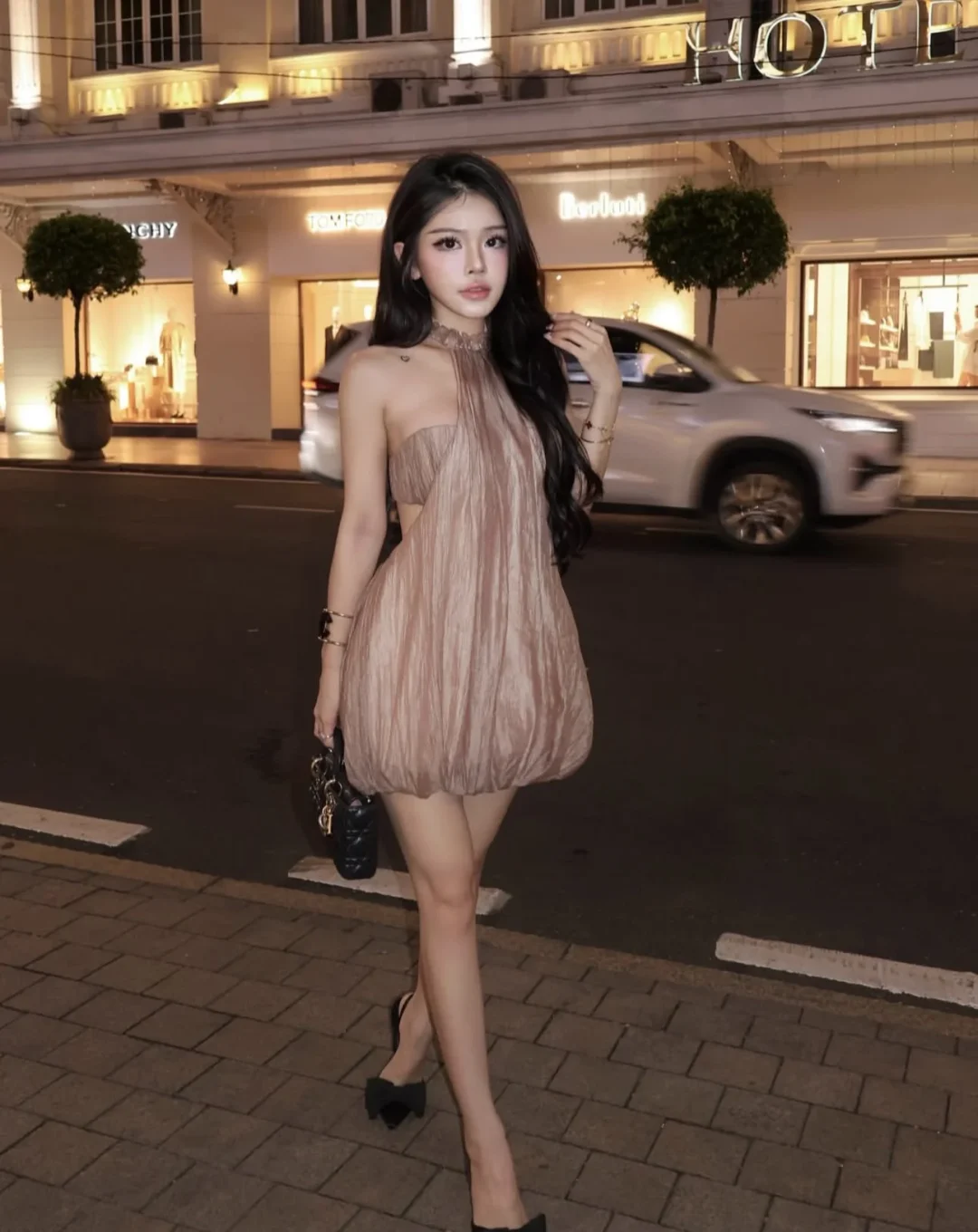 Ảnh 3 của Đầm mini nude kim tuyến cổ yếm size M