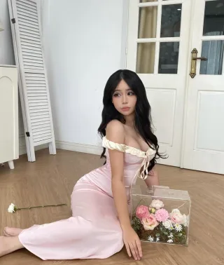 Photo 1 of Váy trễ vai lụa hồng nhạt size S