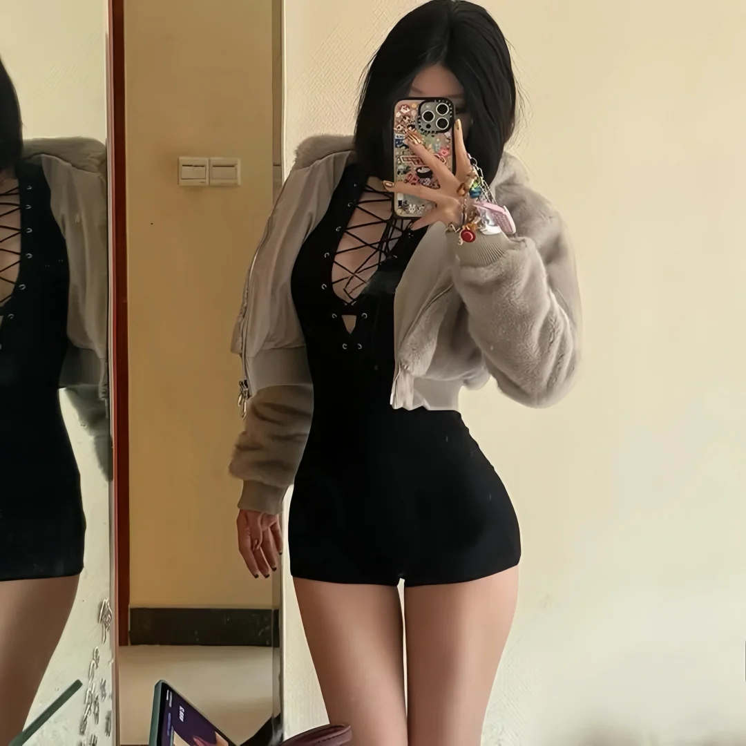 Ảnh 3 của Jumpsuit ngắn đen buộc dây size M