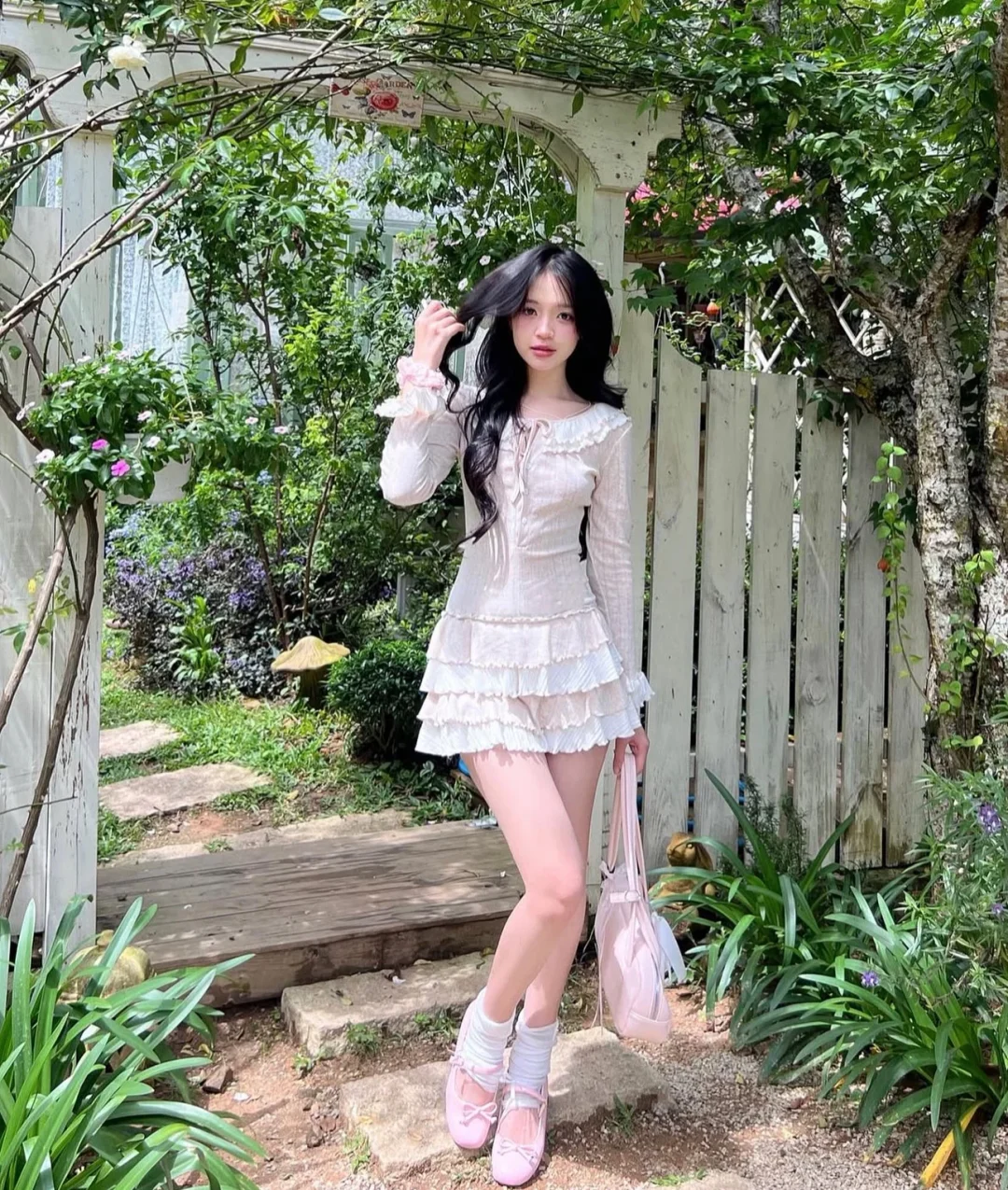 Photo 7 of Set áo váy bèo nhún tay dài màu kem