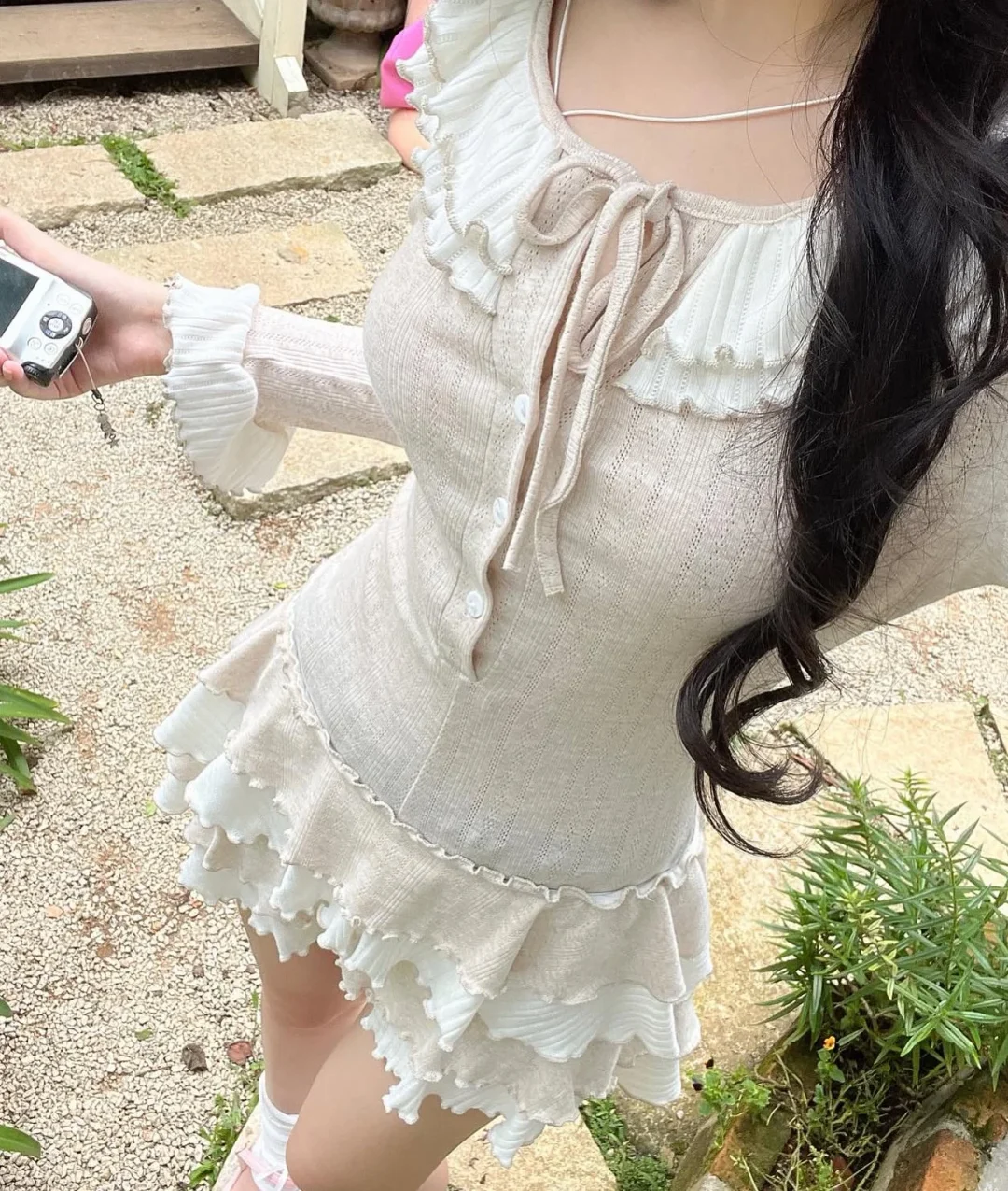 Photo 5 of Set áo váy bèo nhún tay dài màu kem