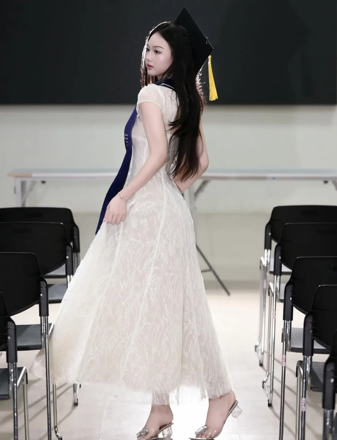 Photo 5 of Đầm ren trắng kem tốt nghiệp size S