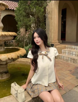 Photo 2 of Set áo chân váy caro nữ size S