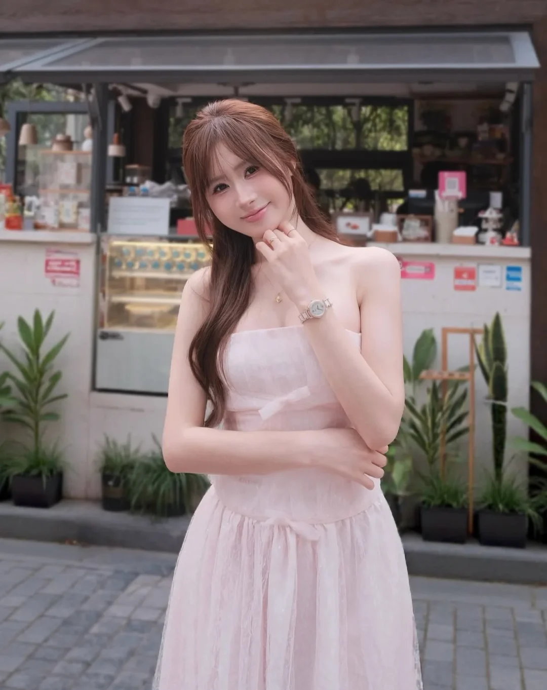 Photo 1 of Váy hồng không dây voan nữ tính