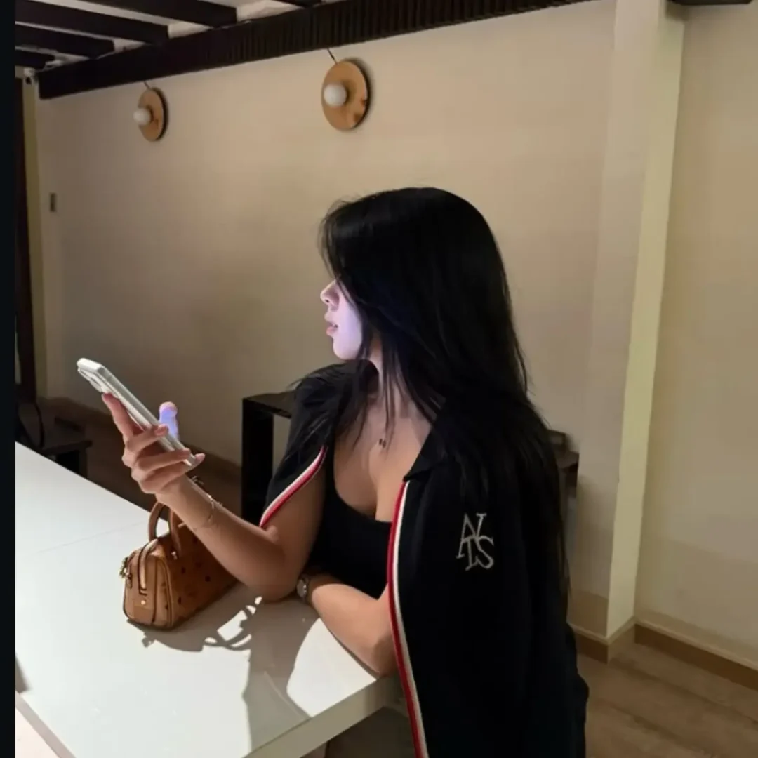 Ảnh 2 của Áo khoác nữ zip đen Atys free size