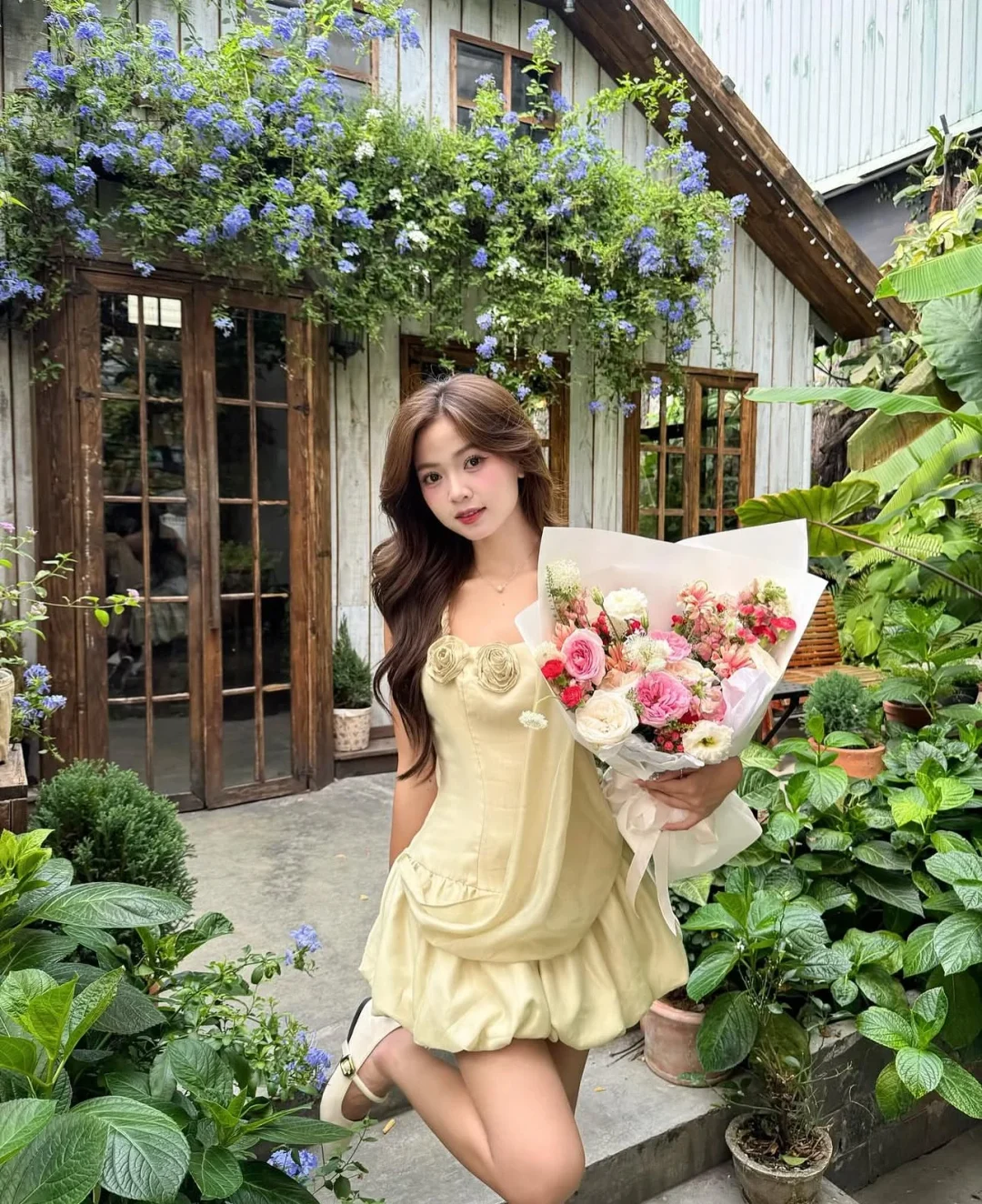 Photo 6 of Đầm Irin satin vàng nhạt nữ