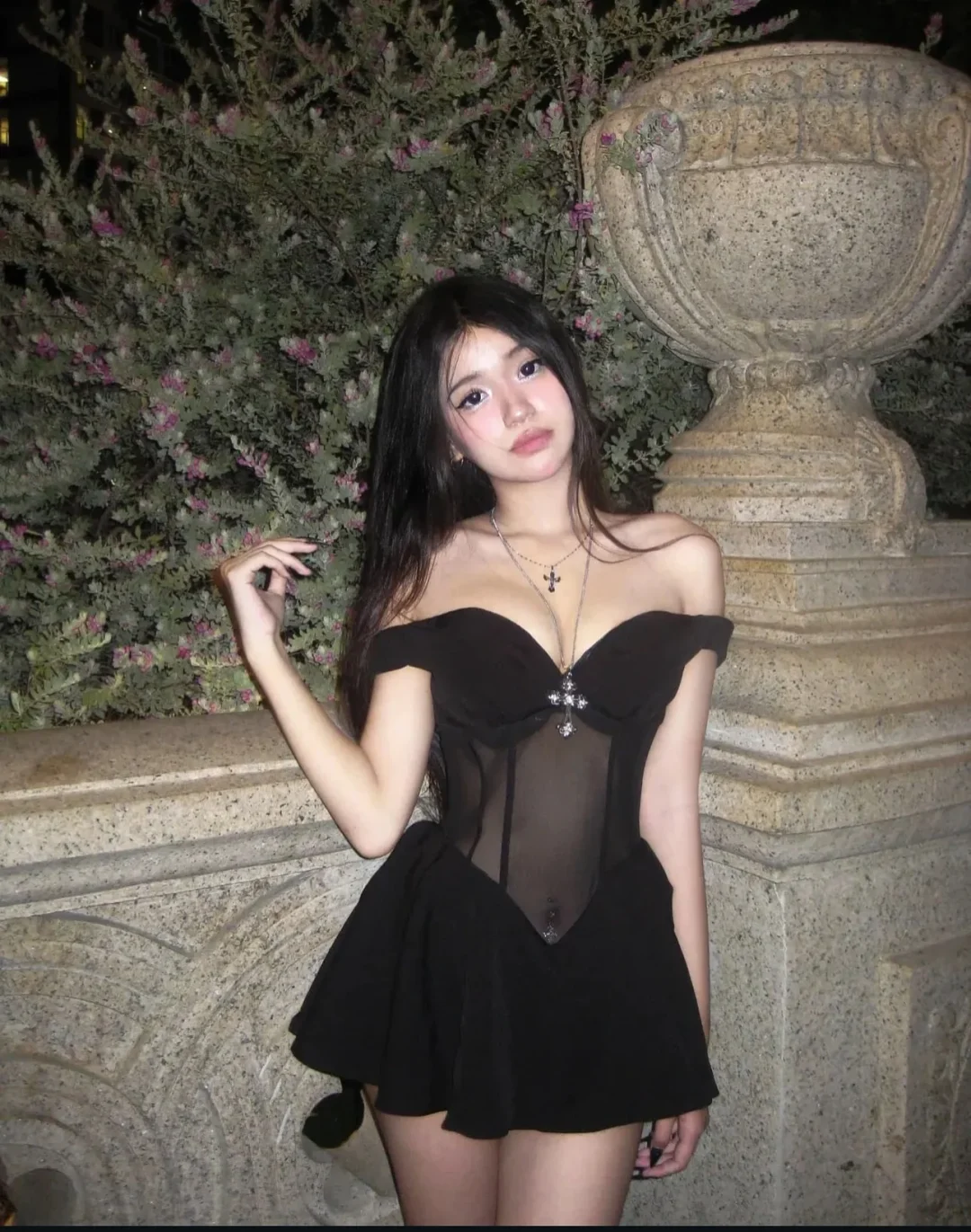 Ảnh 7 của Váy corset đen trễ vai Alley Dress