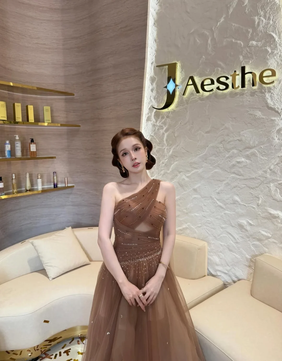 Photo 2 of Váy dạ hội tulle nâu một vai size M