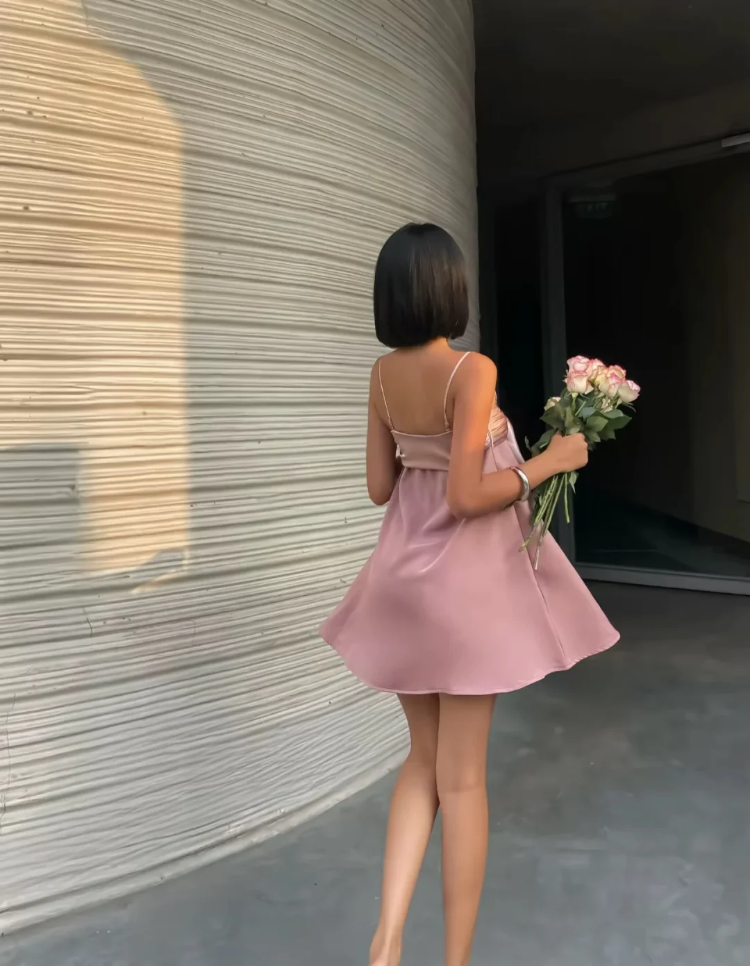 Ảnh 3 của Đầm ngắn hồng pastel nơ to lụa nữ