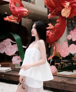 Ảnh 2 của Set áo hai dây chân váy trắng nữ size S