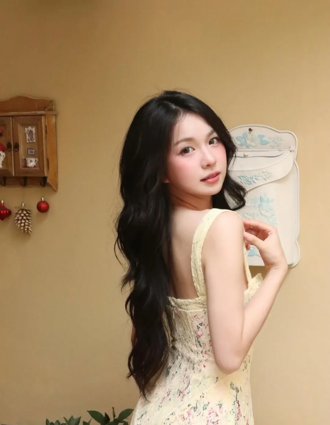 Ảnh 2 của Đầm ngắn hoa vàng nhạt size S