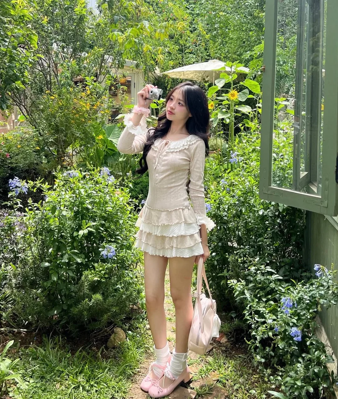 Photo 9 of Set áo váy bèo nhún tay dài màu kem