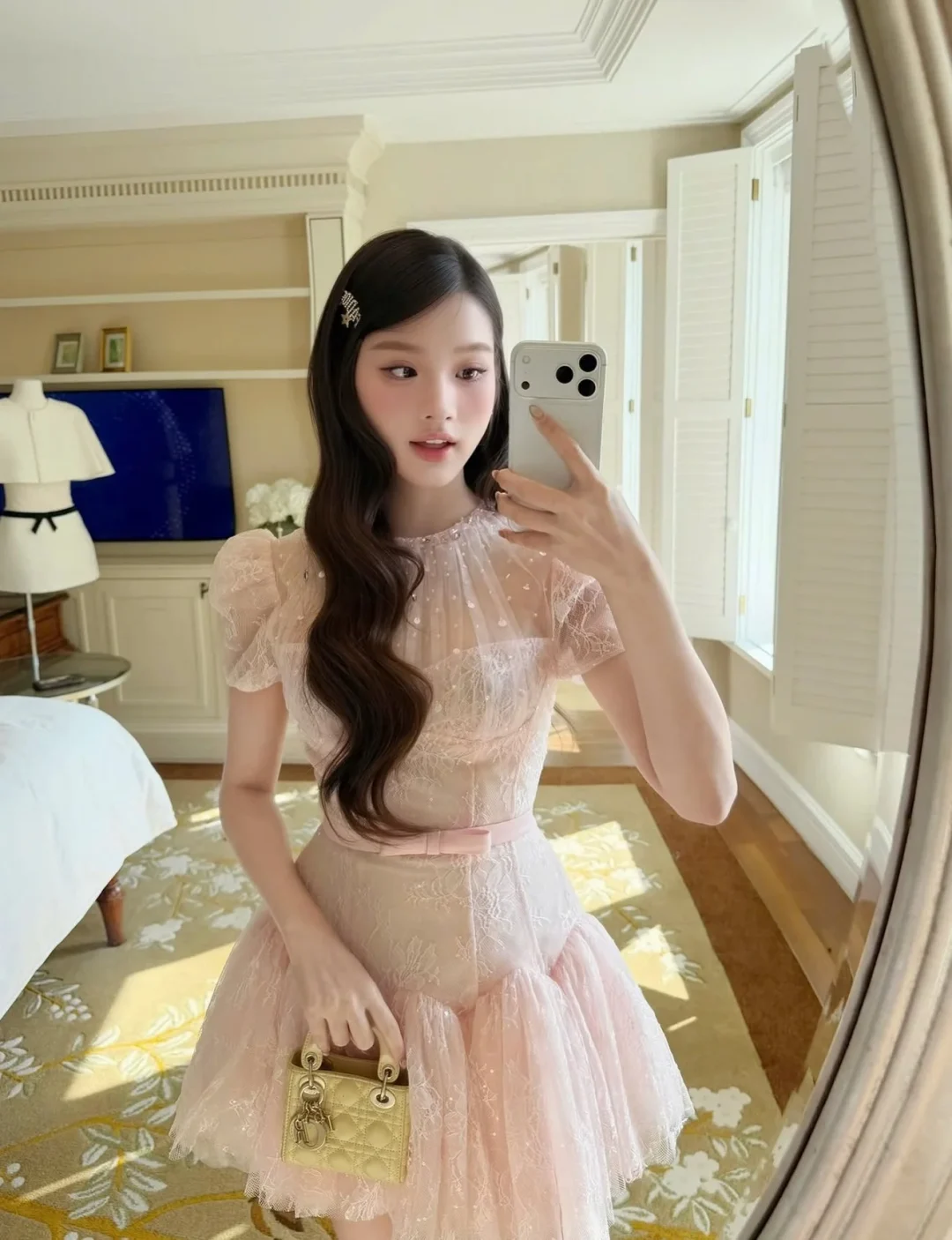Photo 3 of Đầm ngắn ren hồng pastel size M