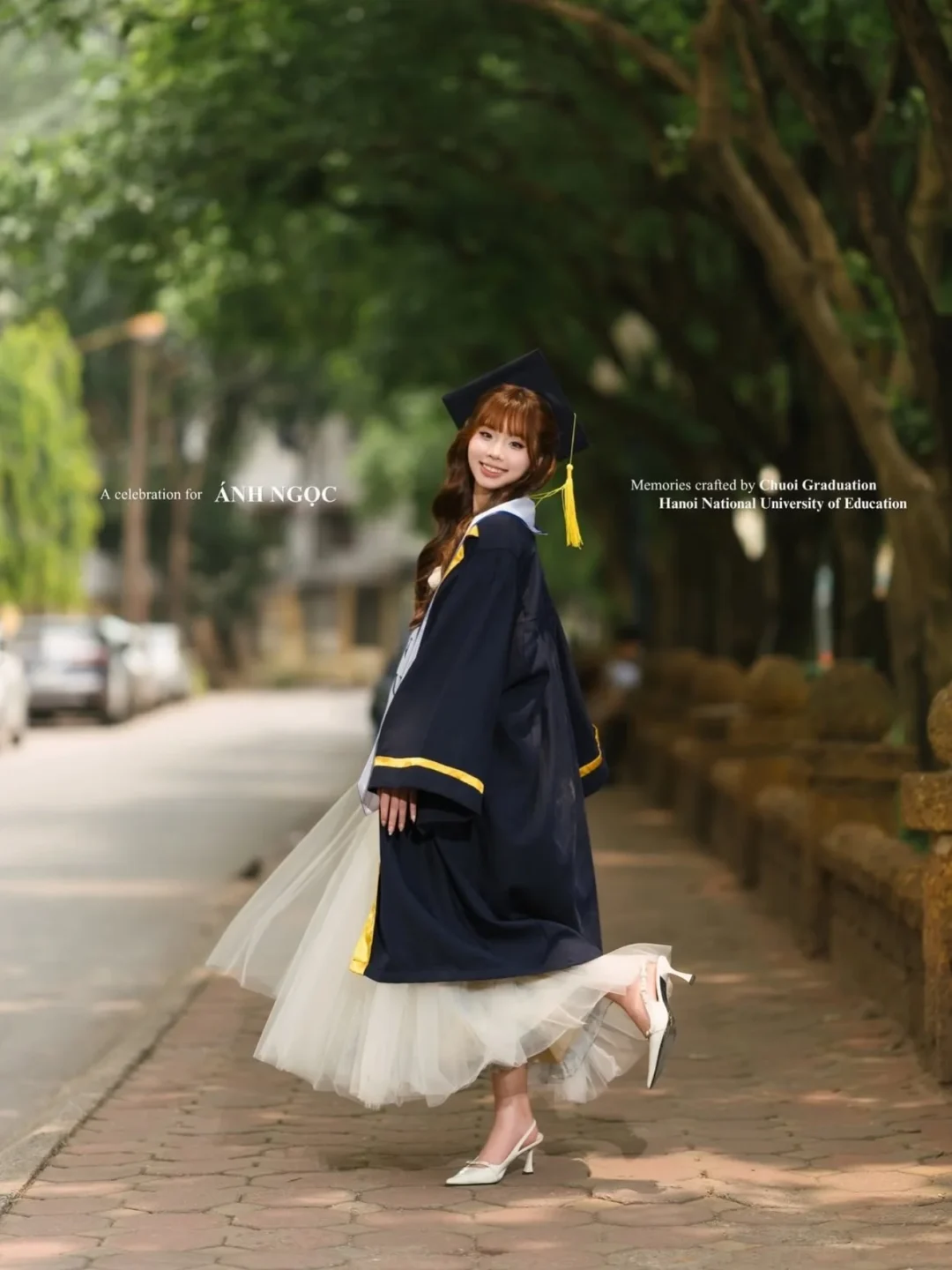 Ảnh 6 của Áo choàng tốt nghiệp nữ đen vàng size S