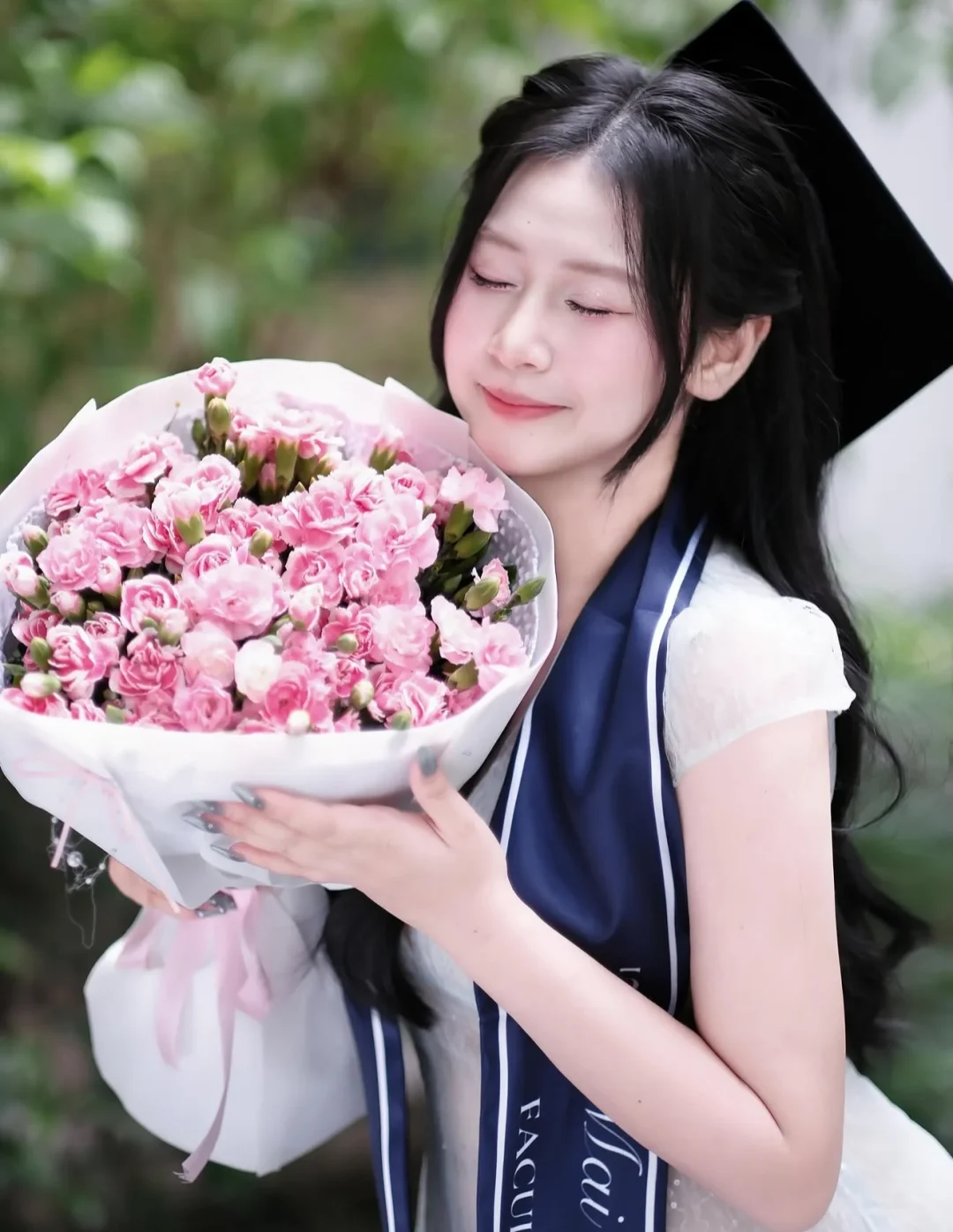 Ảnh 1 của Áo dài trắng ren nữ tốt nghiệp size M
