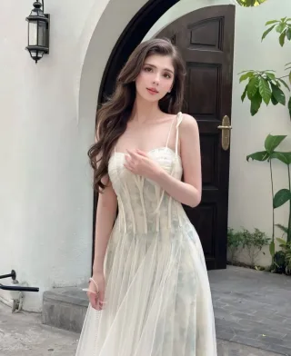 Photo 1 of Váy maxi voan hai dây trắng kem vintage