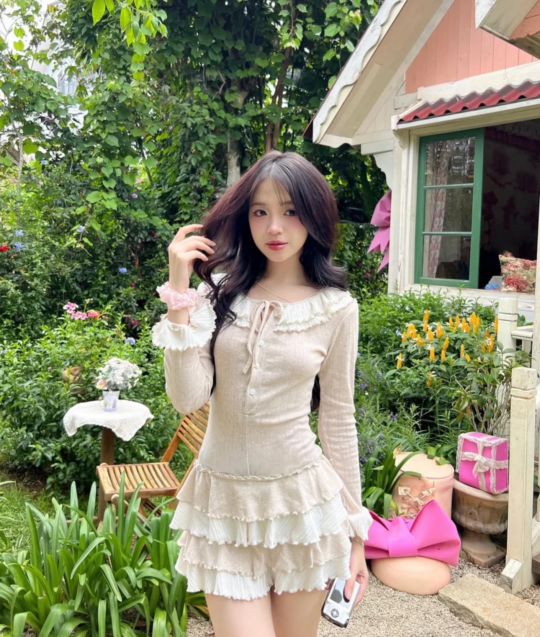 Photo 6 of Set áo váy bèo nhún tay dài màu kem