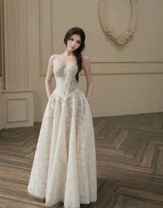 Ảnh 3 của Váy ren trắng Celina dài nữ