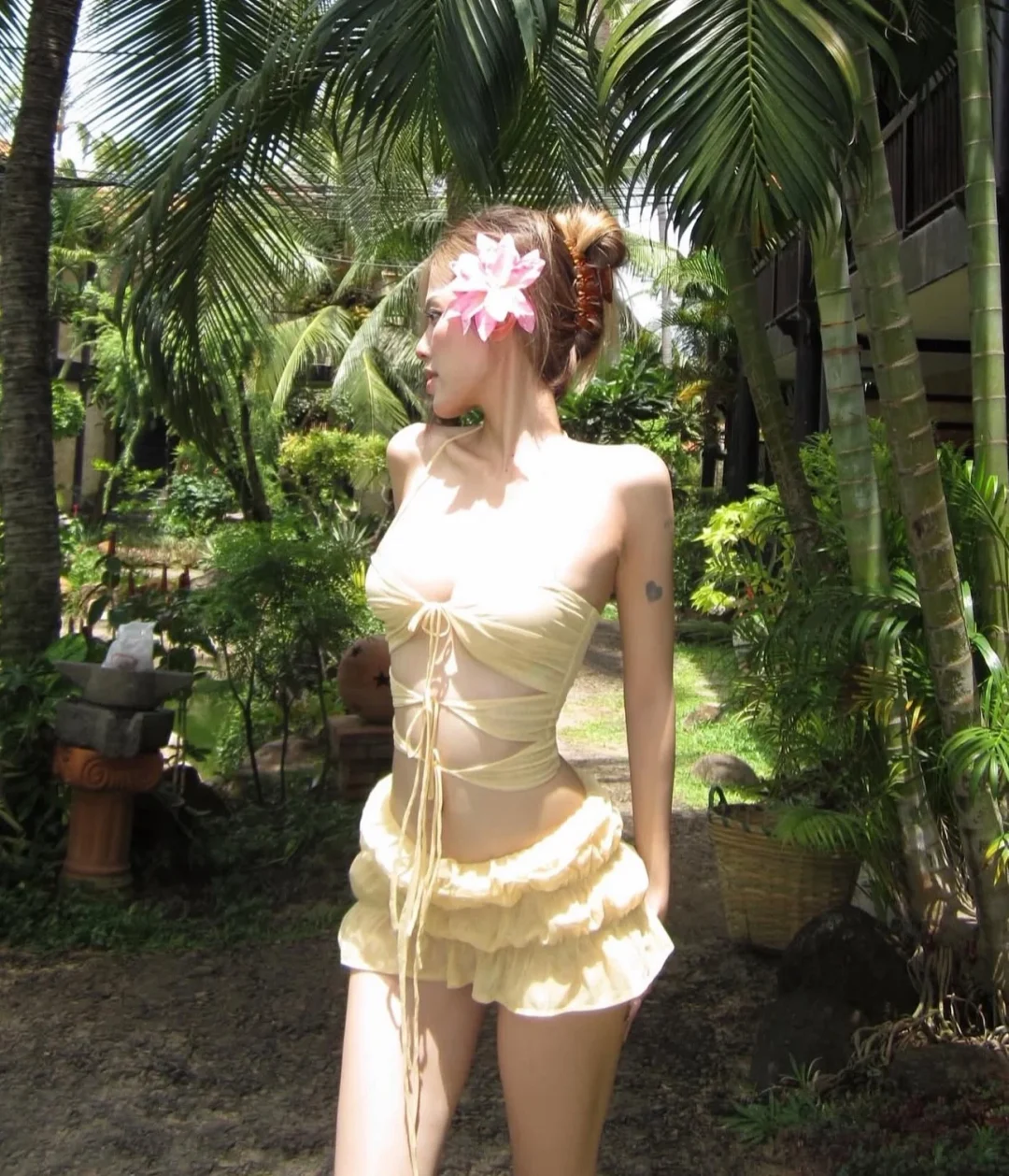 Photo 4 of Set áo quây chân váy bèo vàng nhạt nữ