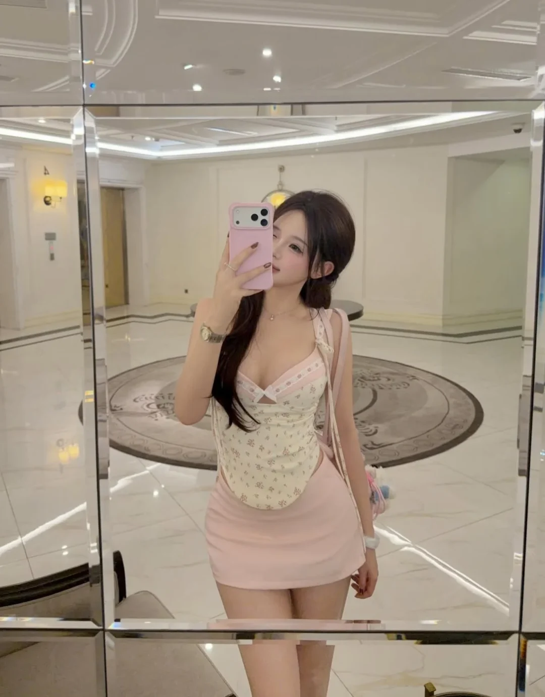 Ảnh 3 của Set áo hai dây hoa nhí chân váy hồng nữ