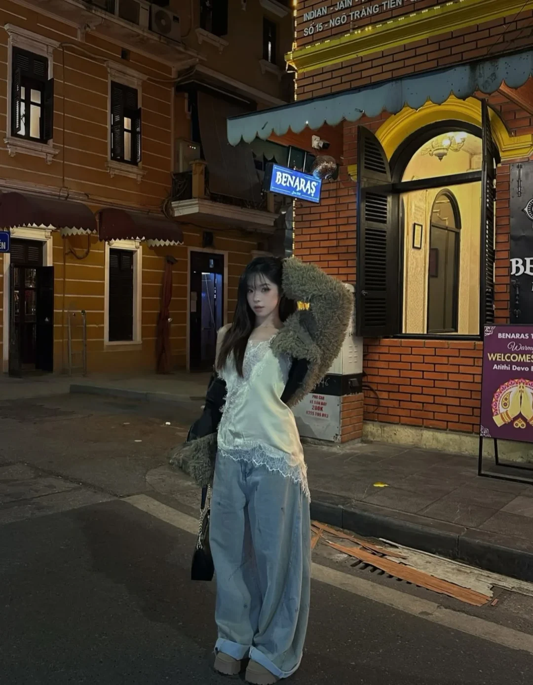 Photo 9 of Áo hai dây lụa vàng ren nữ size M