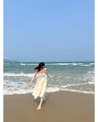 Photo 4 of Váy midi lệch vai kem H.I.U