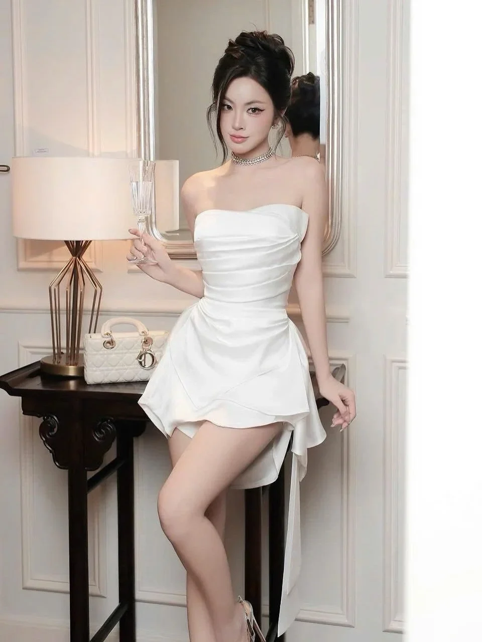 Photo 2 of Đầm trắng cúp ngực lụa mini sang trọng