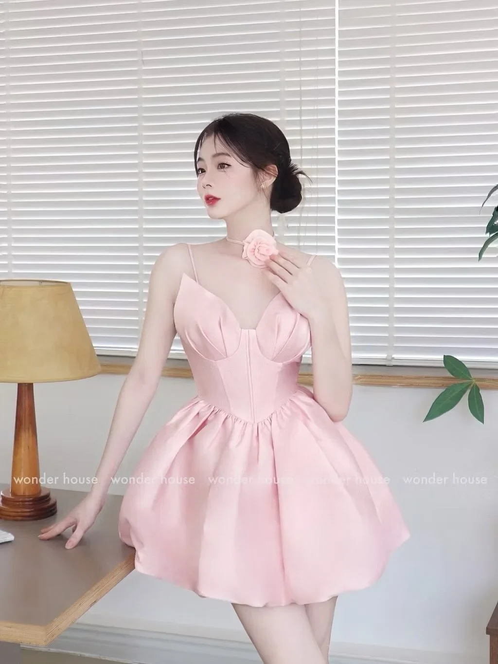 Ảnh 1 của Đầm mini corset satin hồng Wonder House