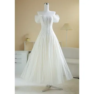 Photo 1 of Đầm ren trắng vintage vai trễ nữ