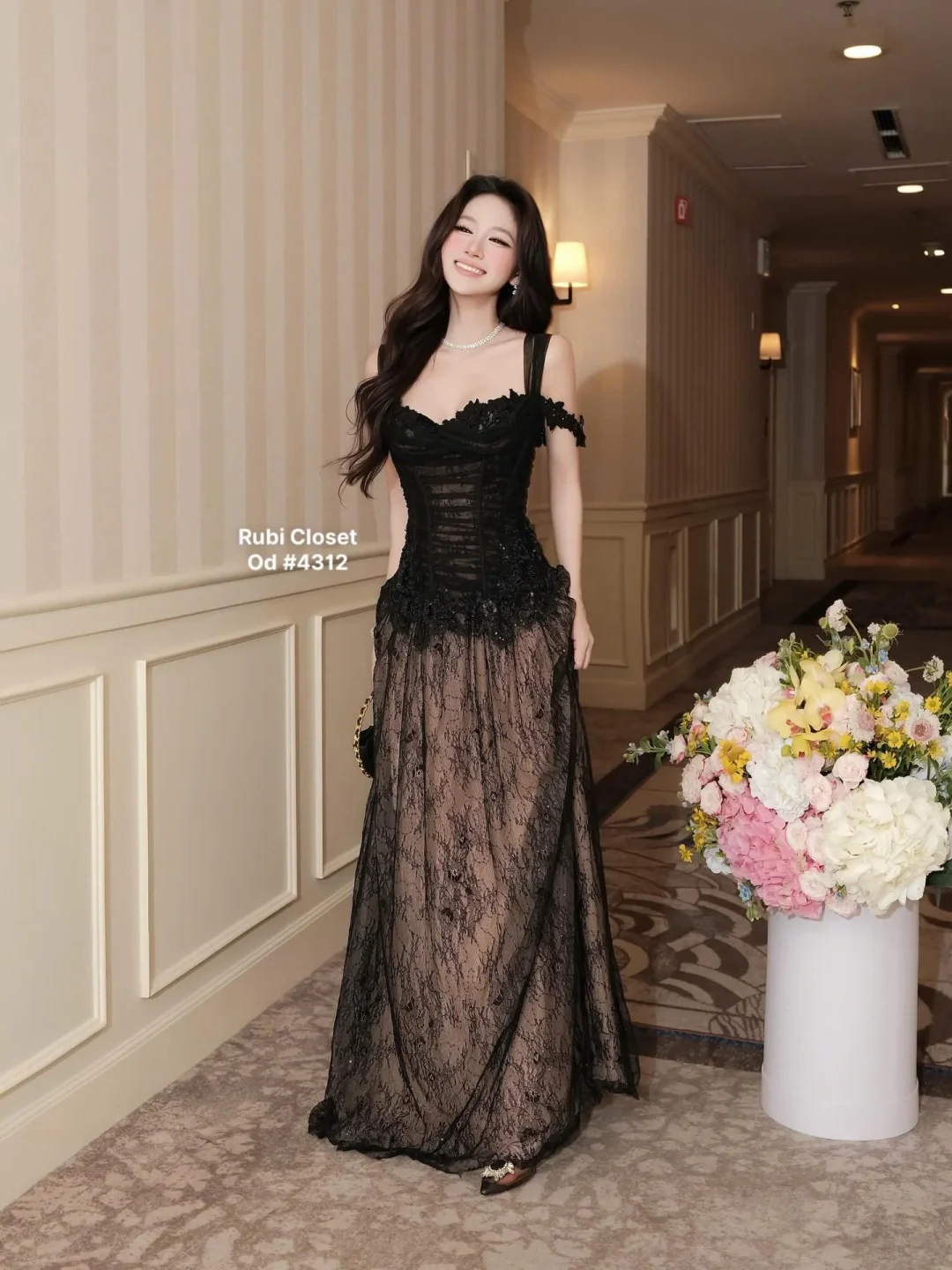 Photo 2 of Đầm ren đen dạ hội size M