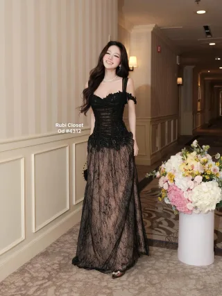 Photo 2 of Đầm ren đen dạ hội size M
