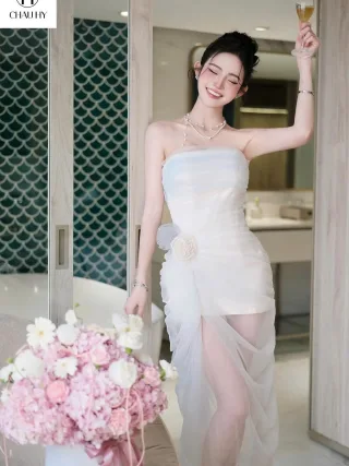 Photo 4 of Đầm tiệc trắng strapless Châu Hy size S