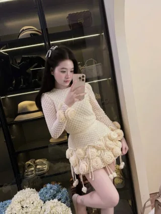 Photo 2 of Set váy ren trắng nữ size M