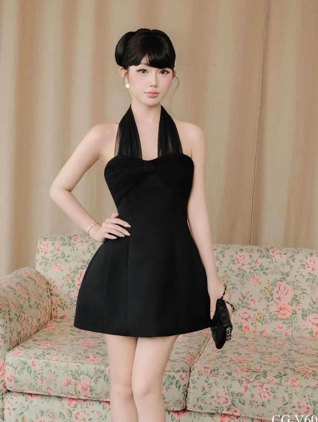 Photo 2 of Đầm đen cúp ngực halter dự tiệc nữ