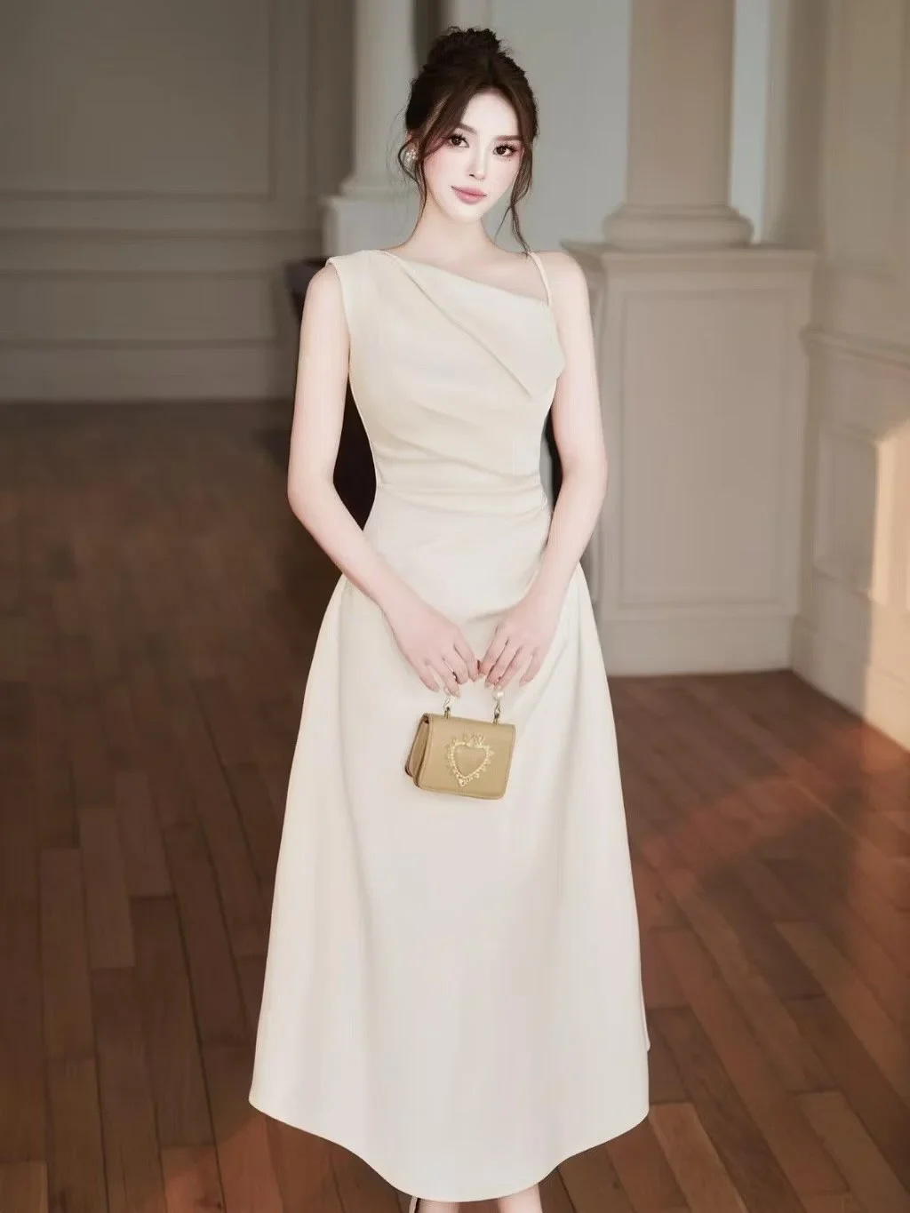 Photo 1 of Đầm midi một vai màu kem A180